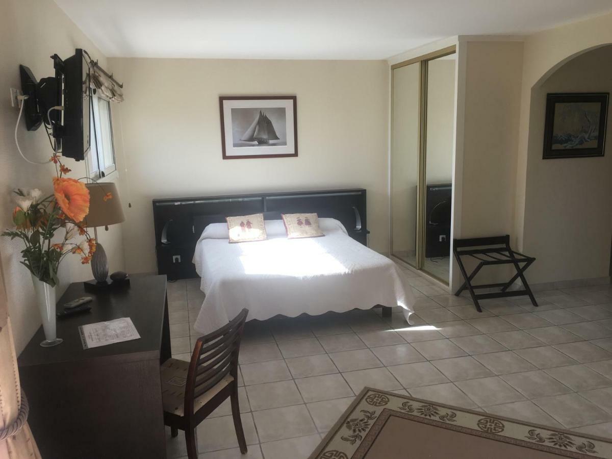 Varetz Chambres D'Hotes La Coloniale מראה חיצוני תמונה